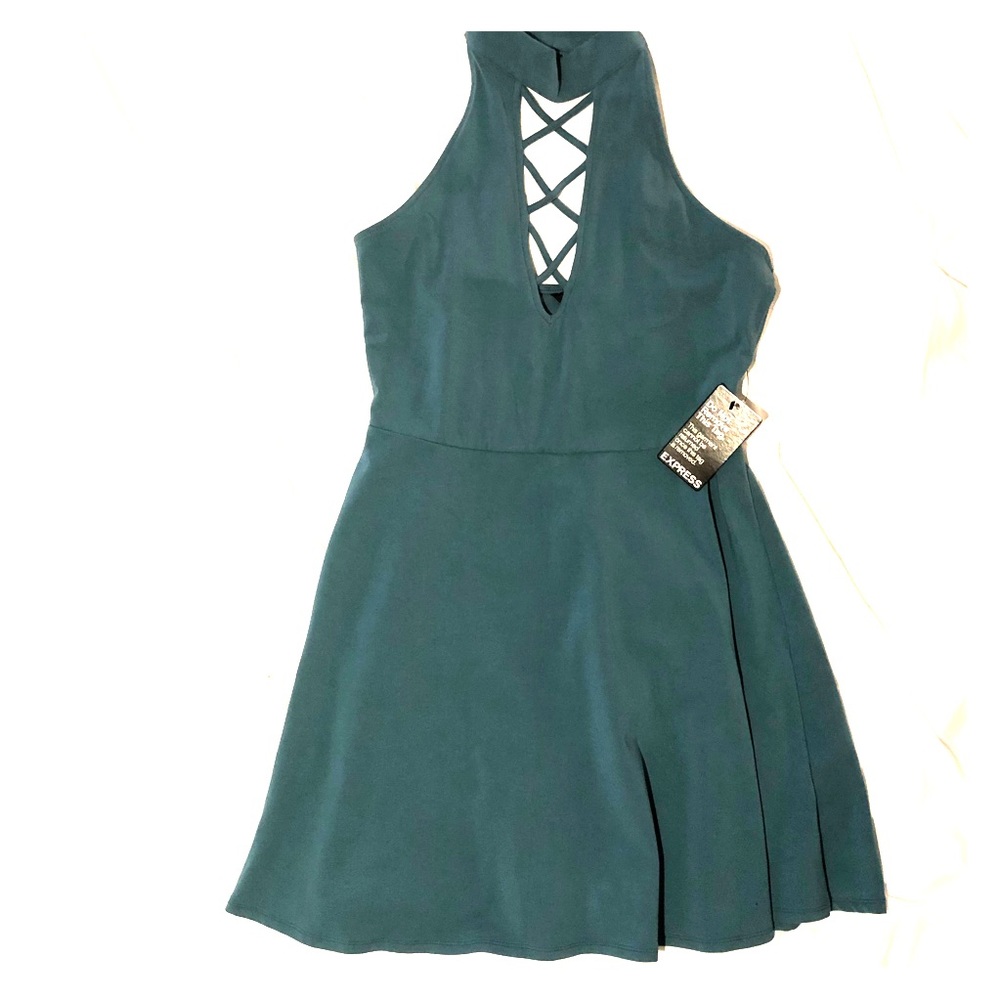 Express open back halter dress 👗